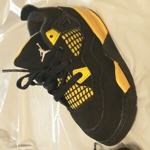 Jordan 4 Retro Thunder